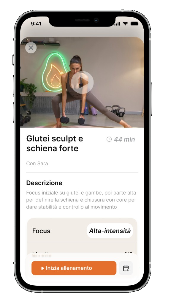 Schermata app HEAT Fitness: workout Shape con video, durata e pulsante Inizia